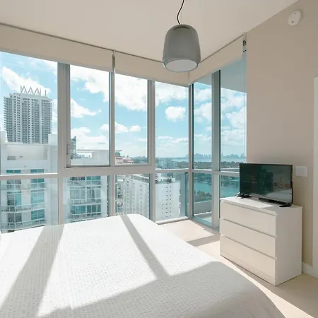 Monte Carlo Miami Beach Room photo