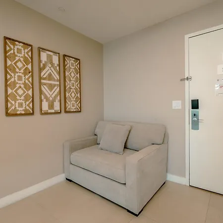 Monte Carlo Miami Beach Room photo