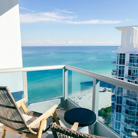 Monte Carlo Miami Beach Room photo