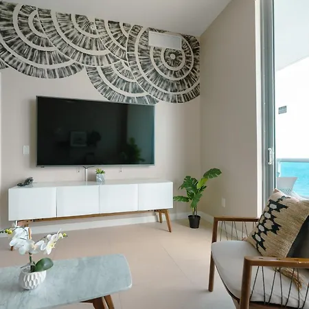 Monte Carlo Miami Beach Room photo