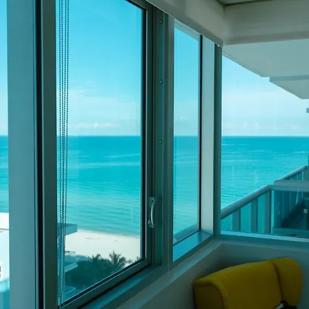 Monte Carlo Miami Beach Room photo