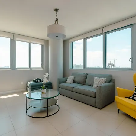 Monte Carlo Miami Beach Room photo