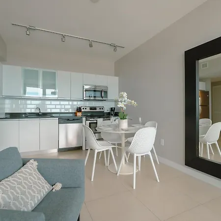Monte Carlo Miami Beach Room photo