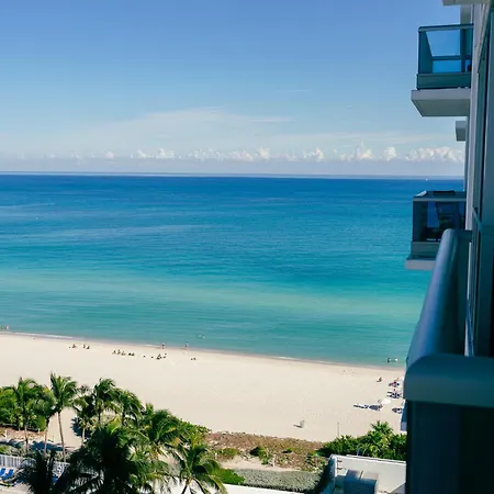 Monte Carlo Miami Beach Room photo