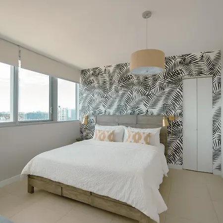 Monte Carlo Miami Beach Room photo