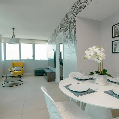Monte Carlo Miami Beach Room photo