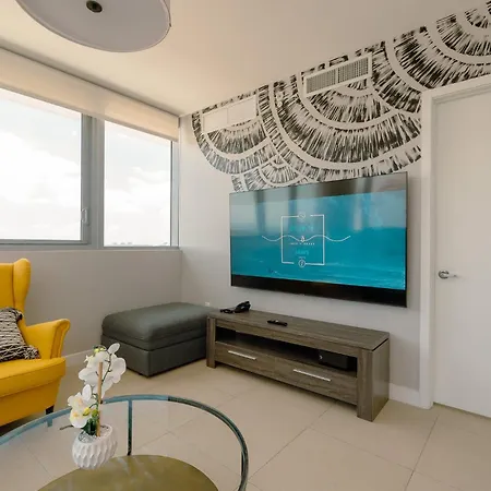 Monte Carlo Miami Beach Room photo