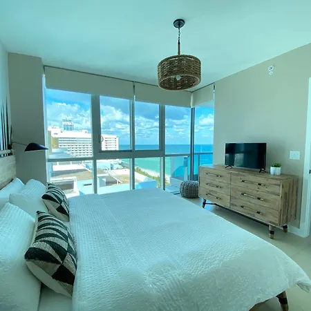 Monte Carlo Miami Beach Room photo