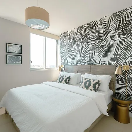 Monte Carlo Miami Beach Room photo